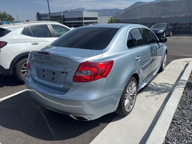 2011 Suzuki Kizashi photo 3