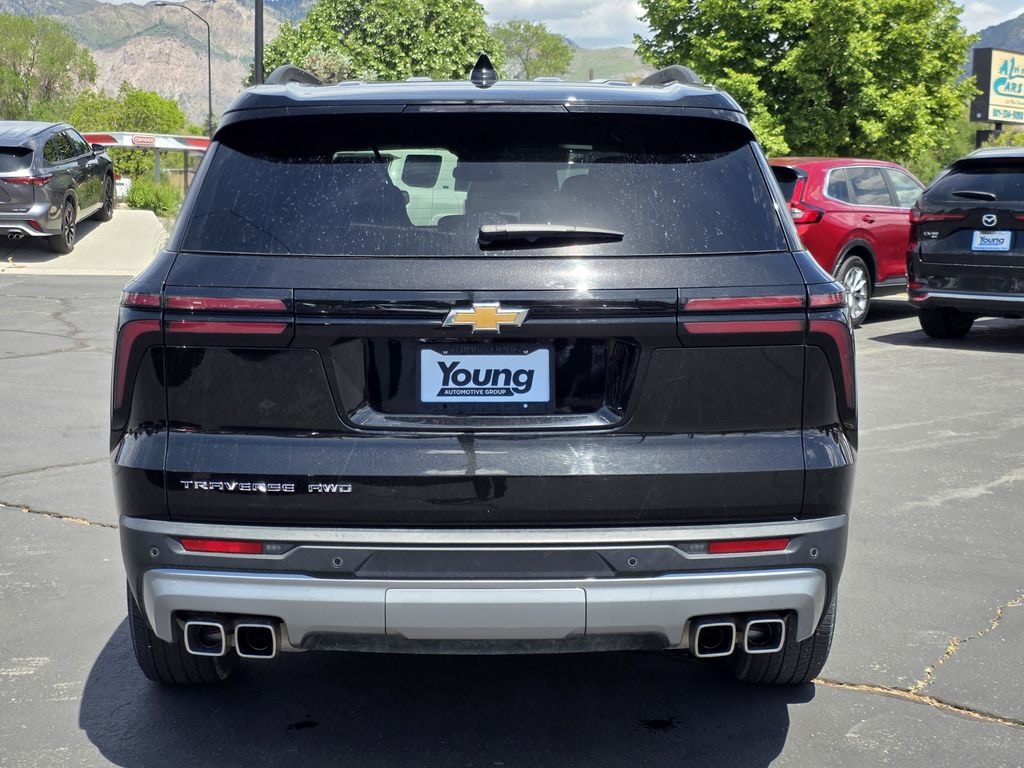 Used 2025 Chevrolet Traverse LT SUV
