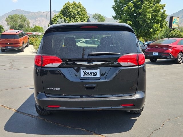 2023 Chrysler Voyager LX photo 4
