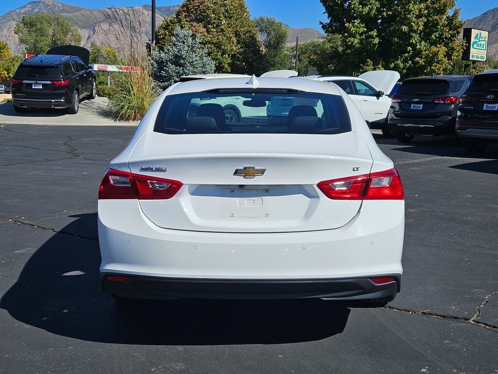 2024 Chevrolet Malibu 1LT photo 2