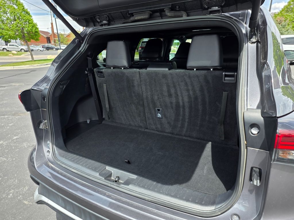 2025 Toyota Highlander XSE - Photo 12