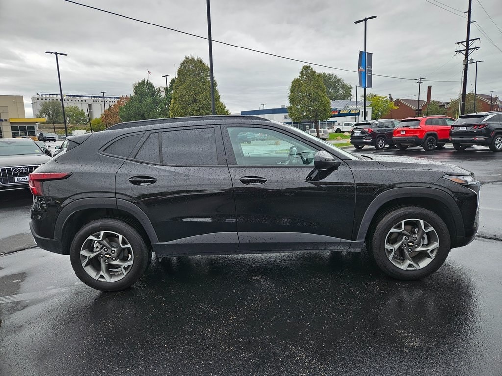 Used 2025 Chevrolet Trax LT SUV