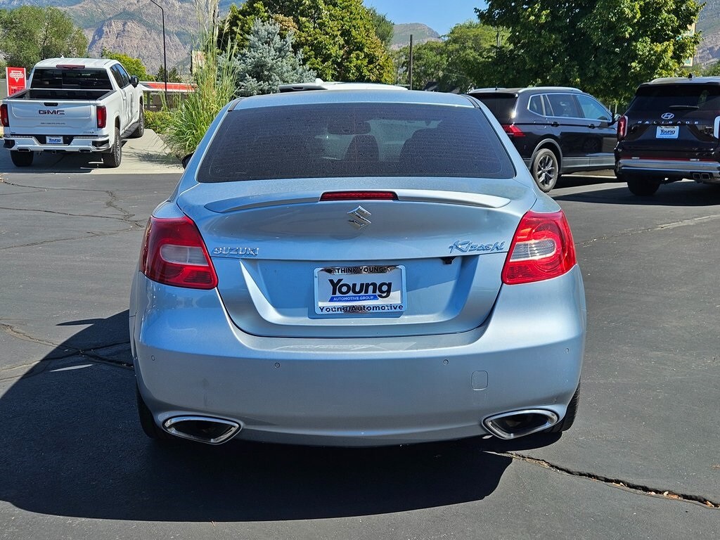 2011 Suzuki Kizashi photo 2