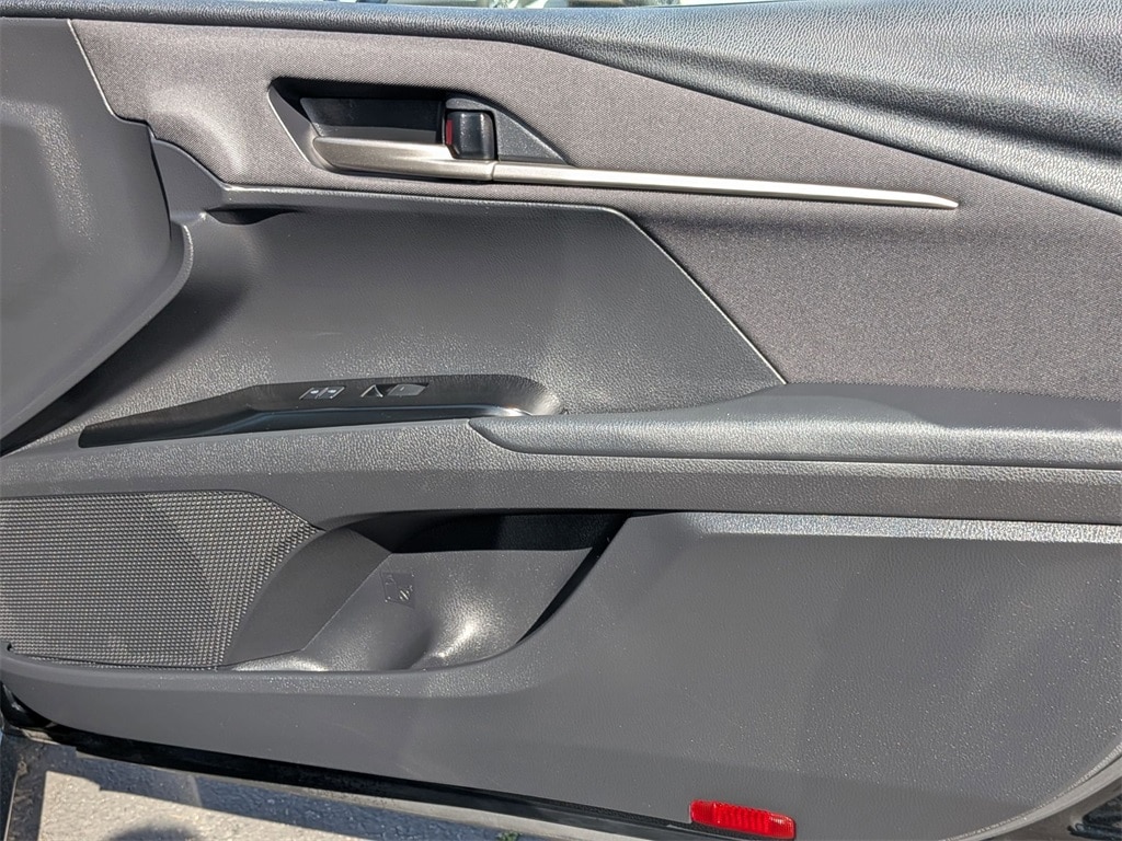 Thumbnail: 2025 Toyota Camry - 32