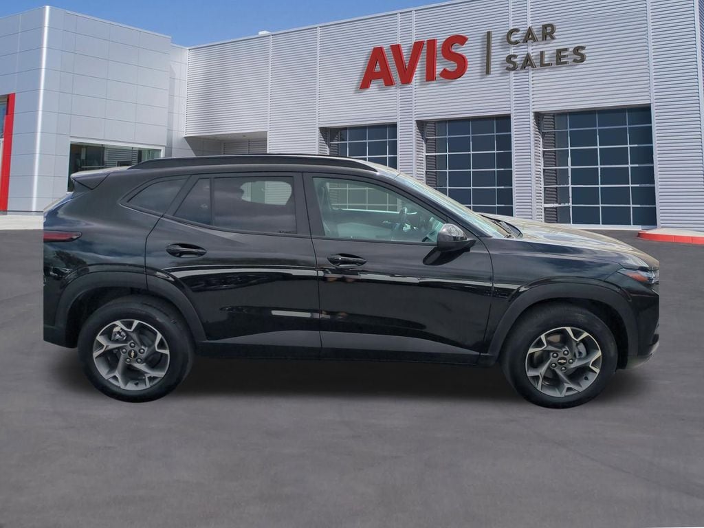 Thumbnail: 2025 Chevrolet Trax - 5
