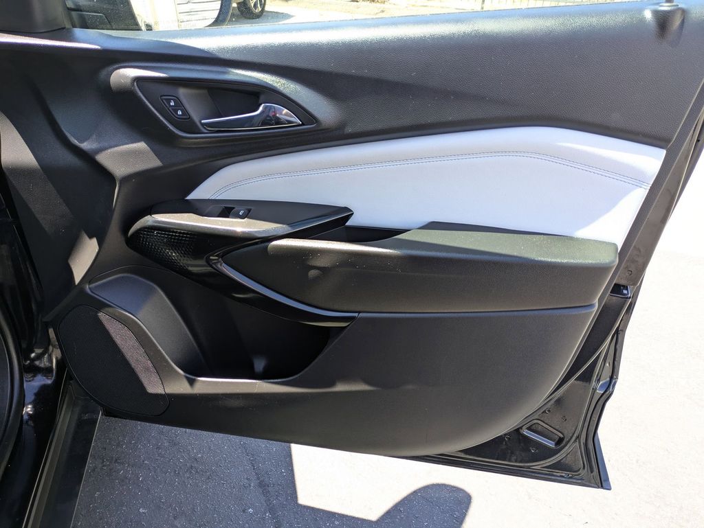 Thumbnail: 2025 Chevrolet Trax - 34