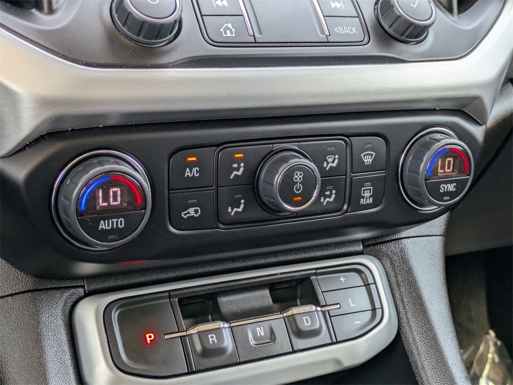 Thumbnail: 2023 GMC Acadia - 17