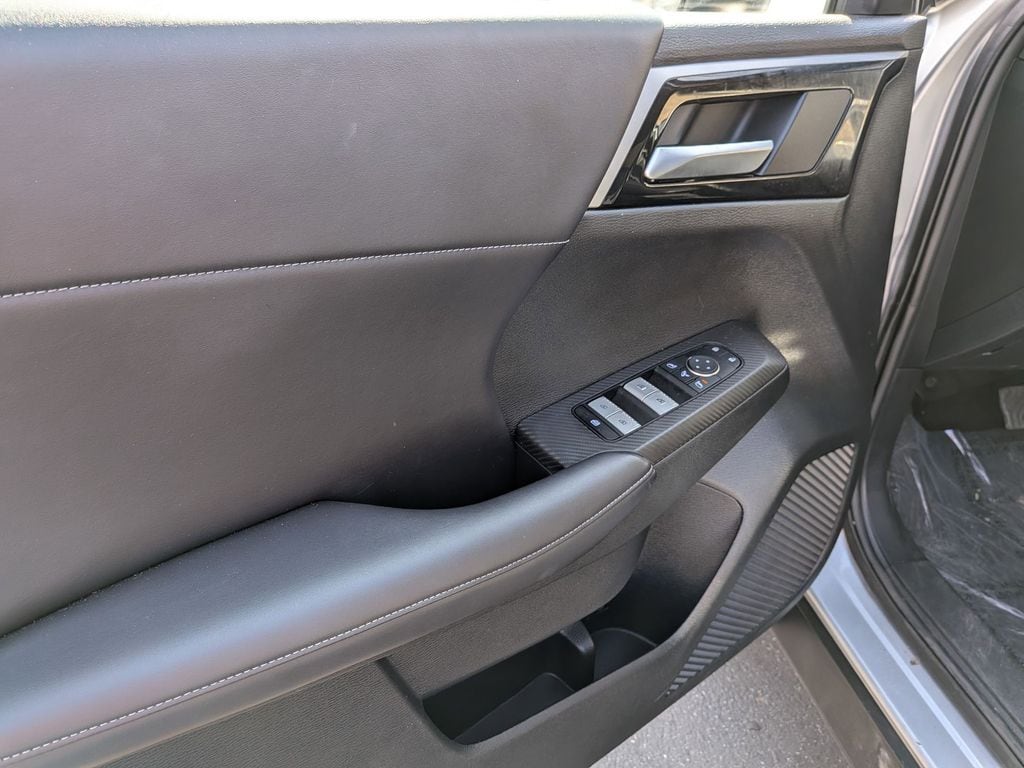 Thumbnail: 2024 Mitsubishi Outlander - 11