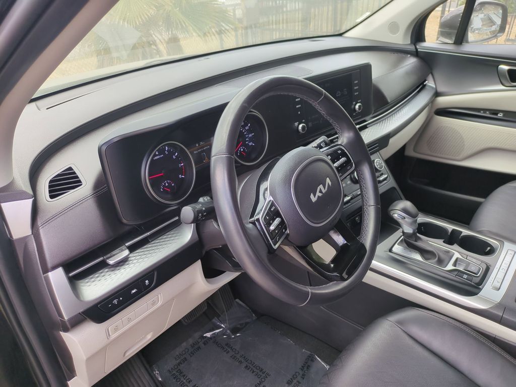 Thumbnail: 2023 Kia Carnival - 14