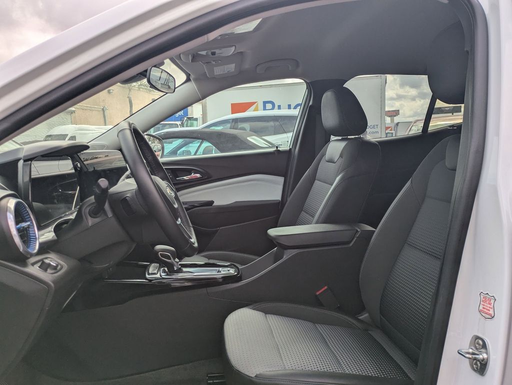 Thumbnail: 2025 Chevrolet Trax - 17