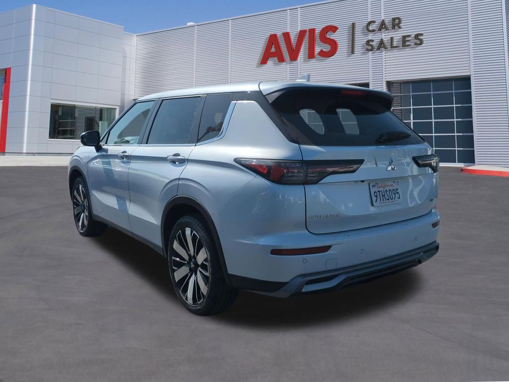 Thumbnail: 2025 Mitsubishi Outlander - 9