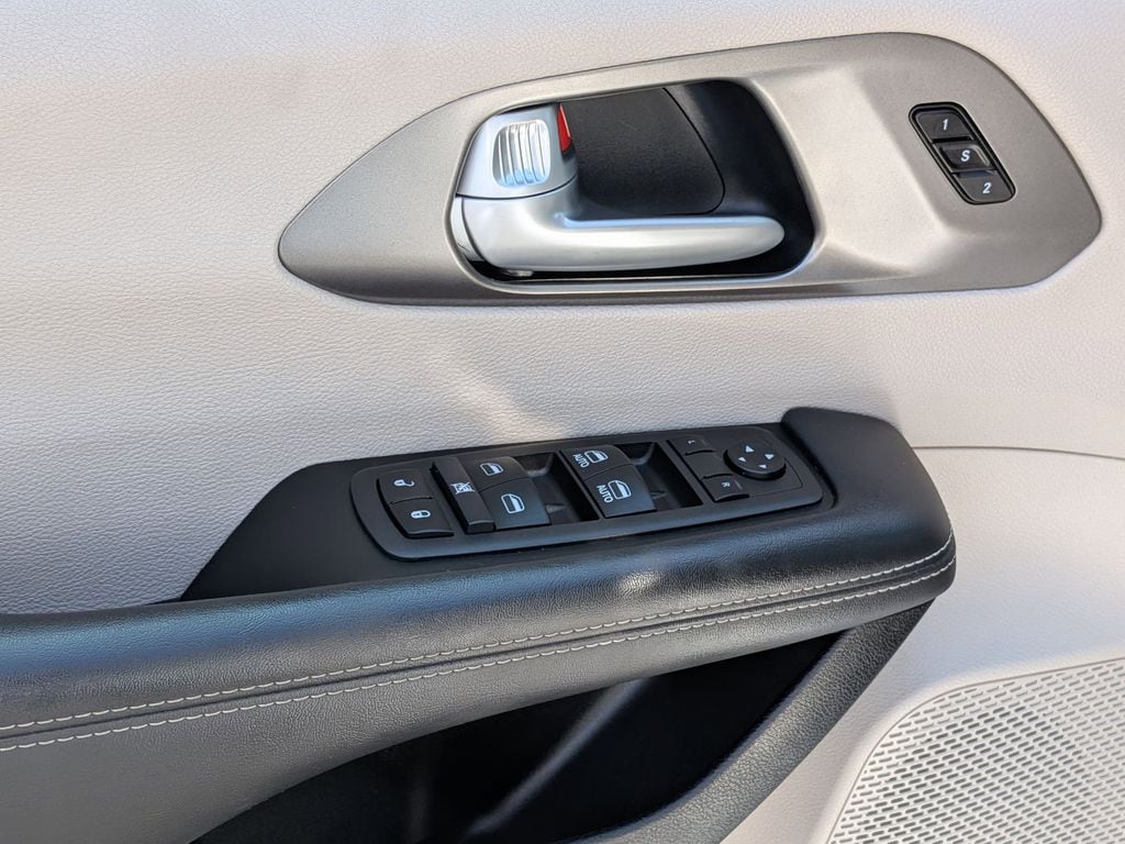 Thumbnail: 2024 Chrysler Pacifica - 13