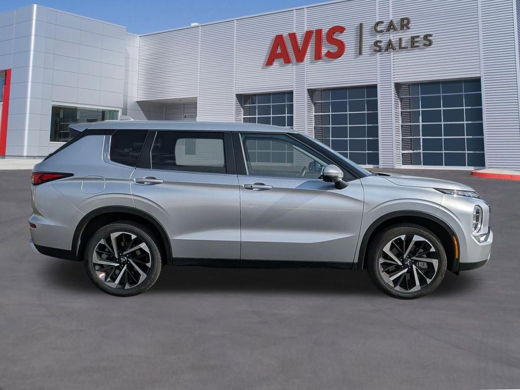 Thumbnail: 2024 Mitsubishi Outlander - 5