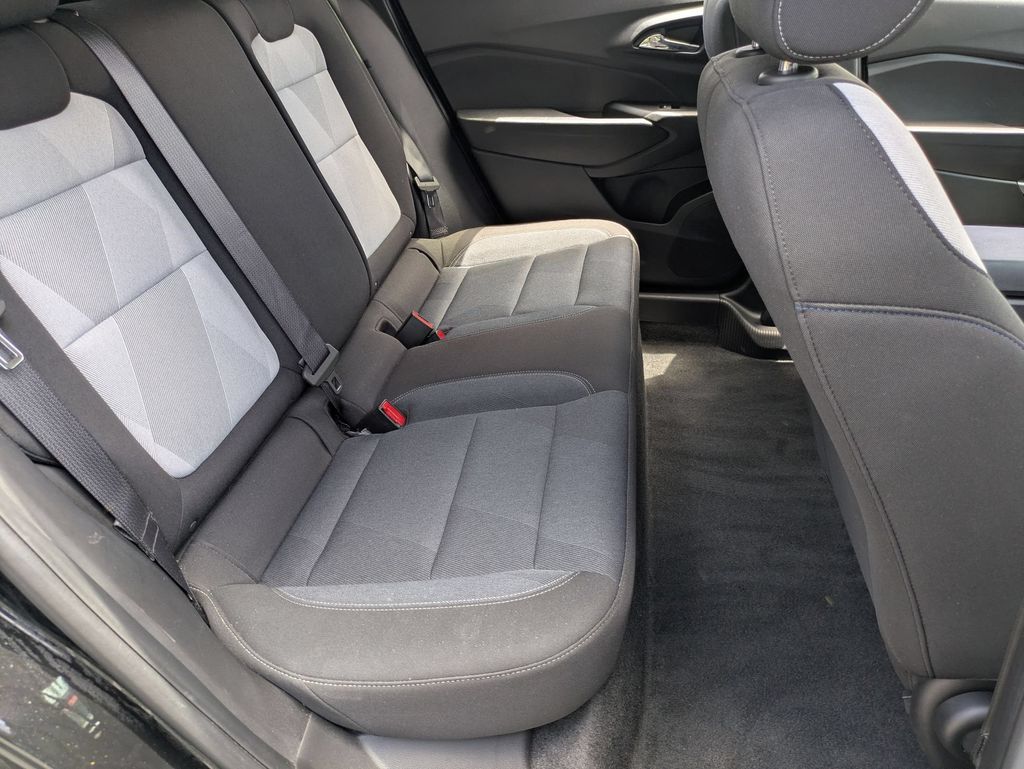 2025 Chevrolet Trax LS - Photo 27