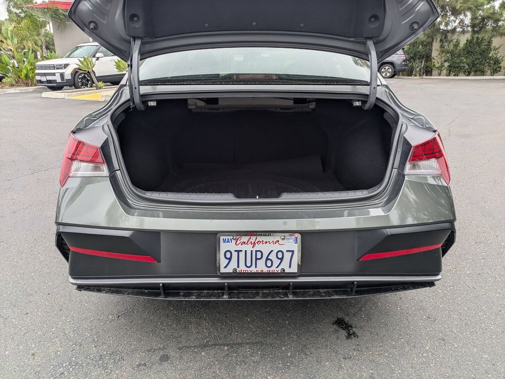 2025 Hyundai Elantra SEL - Photo 30