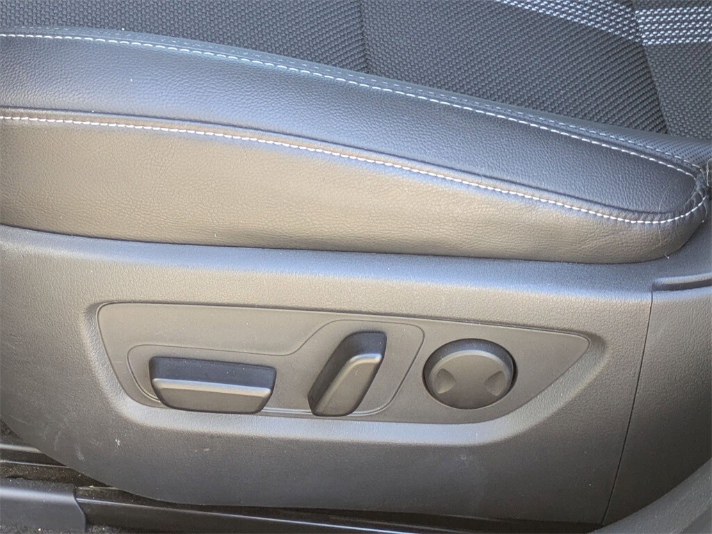 Thumbnail: 2025 Mazda CX-50 - 15