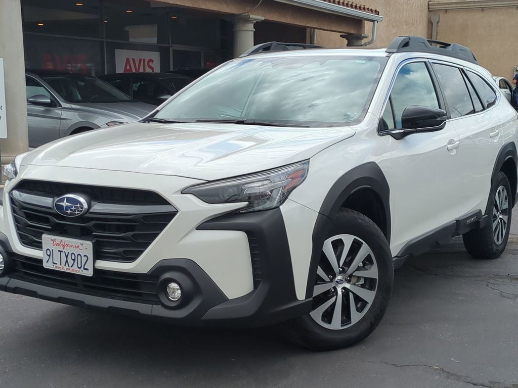 2025 Subaru Outback Premium's photo
