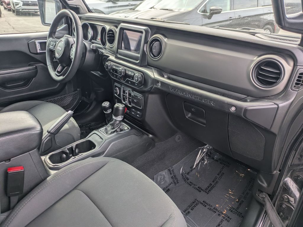 Thumbnail: 2023 Jeep Wrangler - 32
