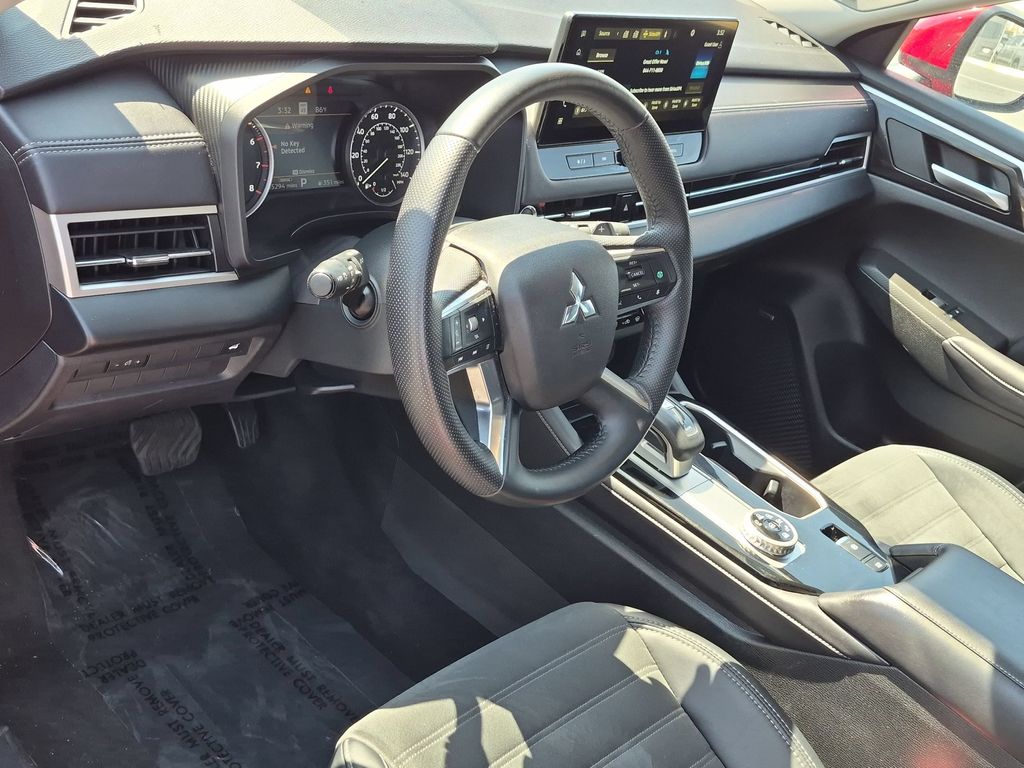 Thumbnail: 2025 Mitsubishi Outlander - 15