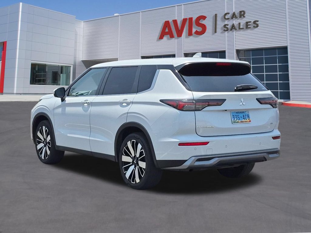 Thumbnail: 2025 Mitsubishi Outlander - 9