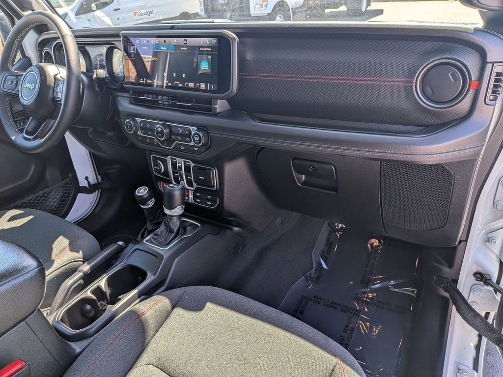 Thumbnail: 2025 Jeep Wrangler - 33