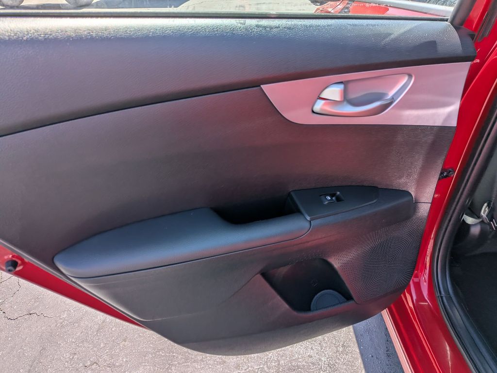 Thumbnail: 2024 Kia Forte - 25