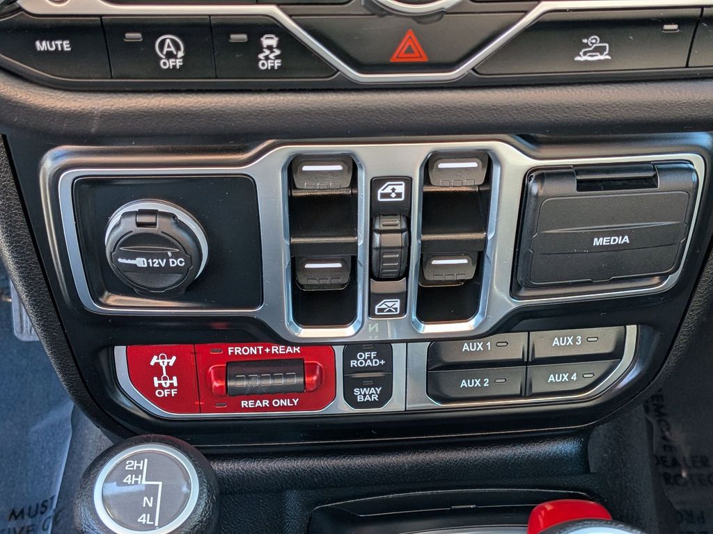 Thumbnail: 2025 Jeep Wrangler - 21