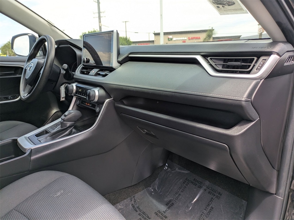 Thumbnail: 2024 Toyota RAV4 - 33