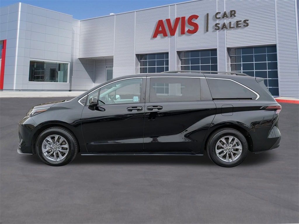 Thumbnail: 2024 Toyota Sienna - 10