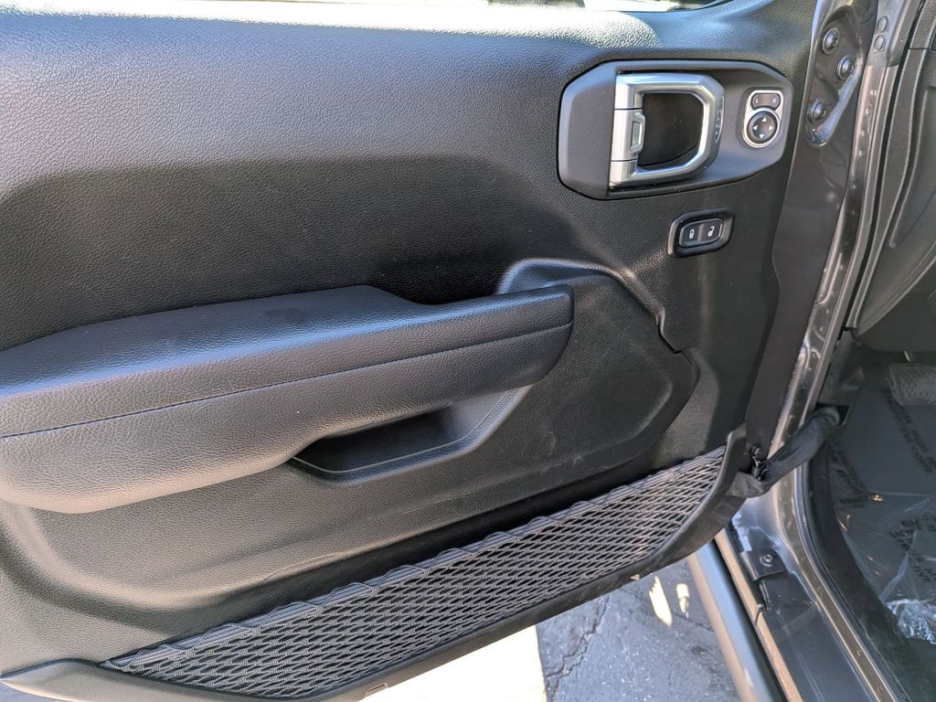 Thumbnail: 2025 Jeep Wrangler - 11