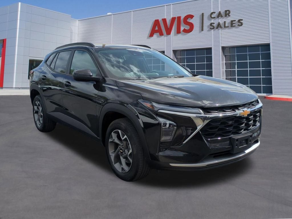 Thumbnail: 2025 Chevrolet Trax - 3