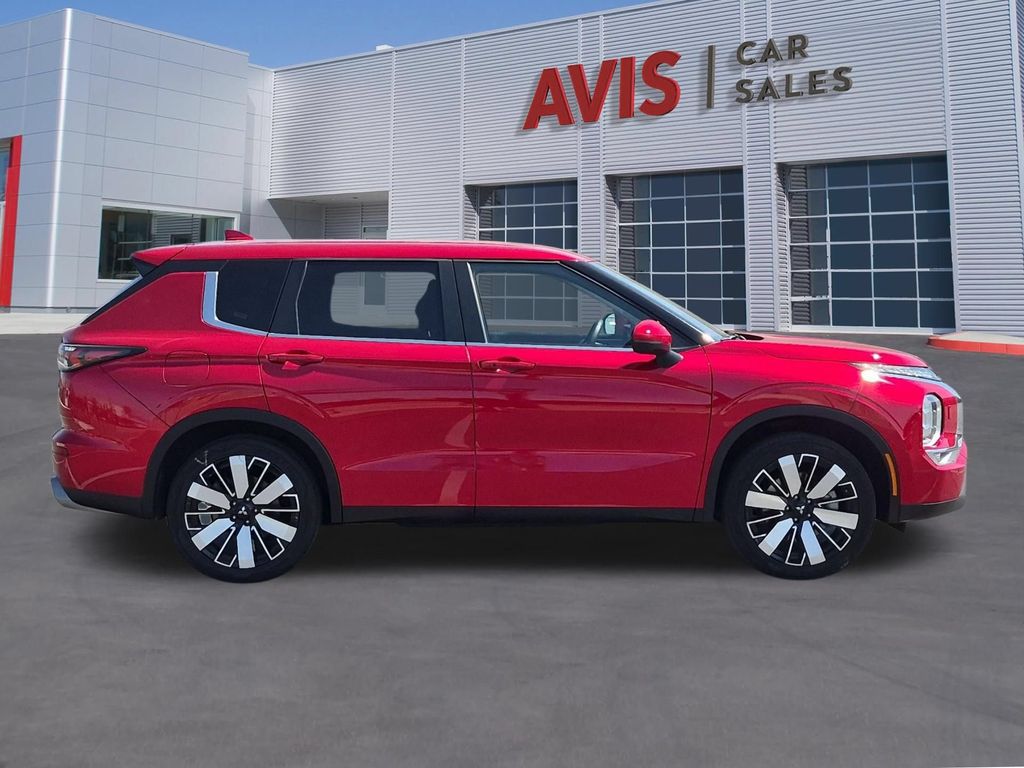 Thumbnail: 2025 Mitsubishi Outlander - 5