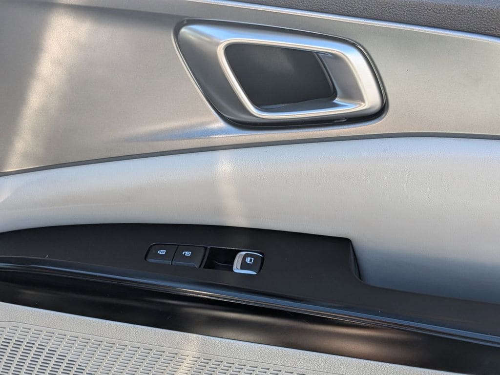 Thumbnail: 2024 Kia Carnival - 31