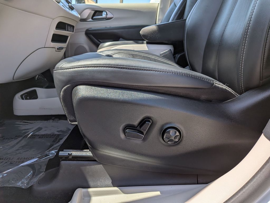 Thumbnail: 2024 Chrysler Pacifica - 16