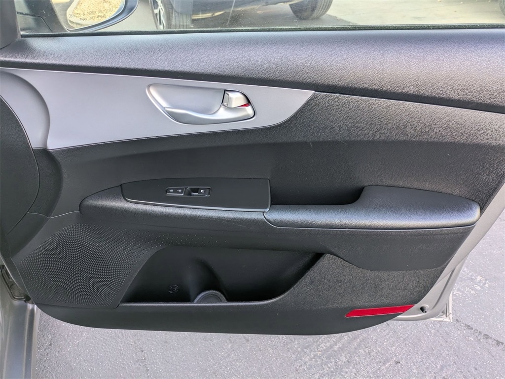 Thumbnail: 2024 Kia Forte - 34