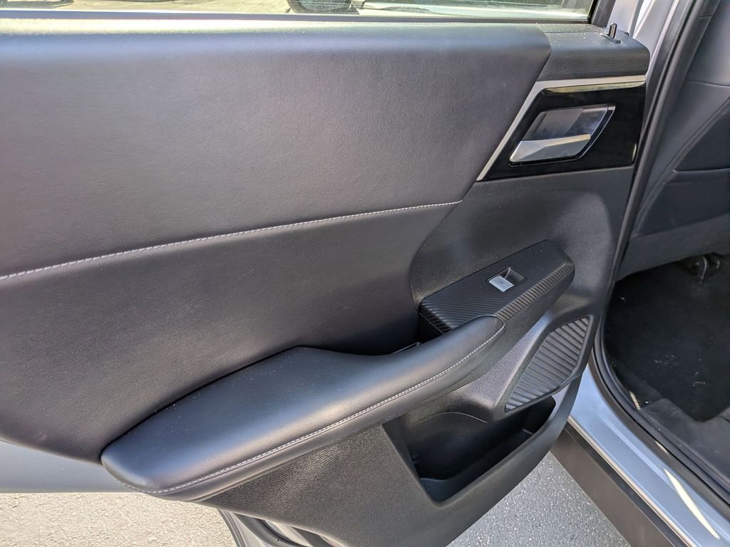 Thumbnail: 2024 Mitsubishi Outlander - 24