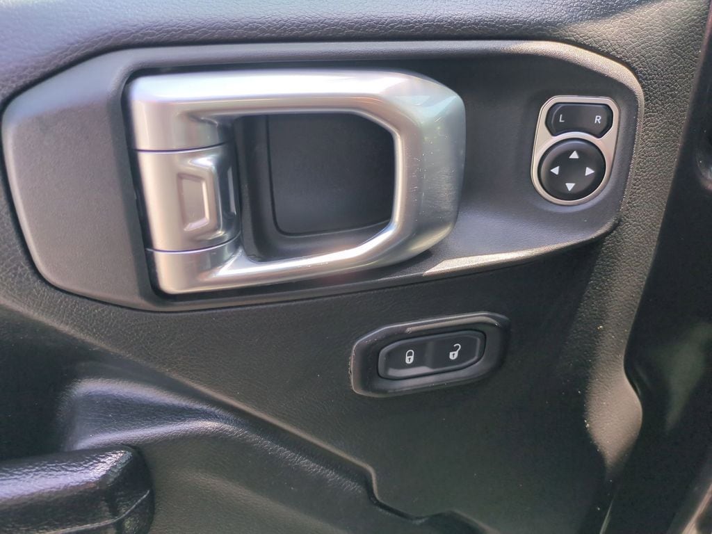 Thumbnail: 2023 Jeep Wrangler - 9
