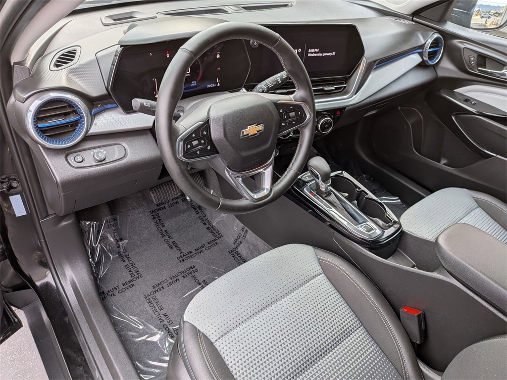 Thumbnail: 2025 Chevrolet Trax - 14