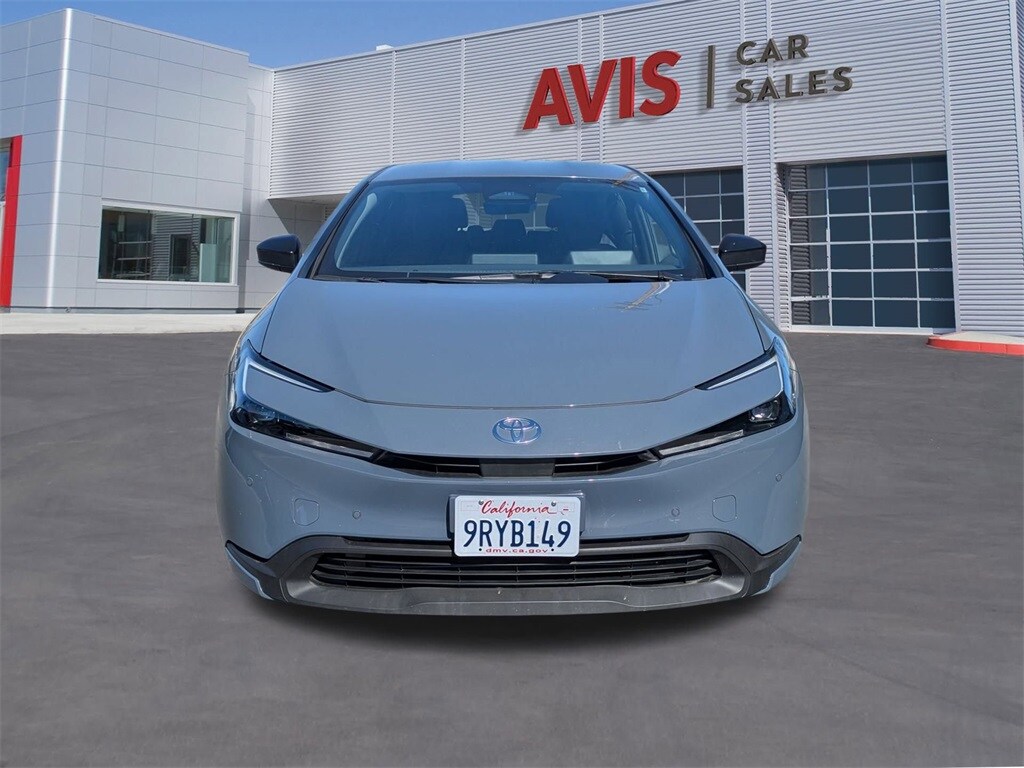 2025 Toyota Prius LE photo 2