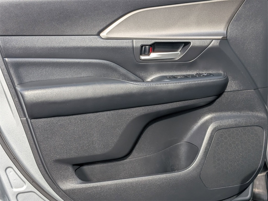 Thumbnail: 2025 Toyota Grand Highlander - 11