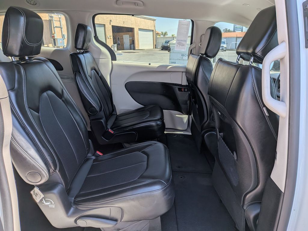 Thumbnail: 2024 Chrysler Pacifica - 28