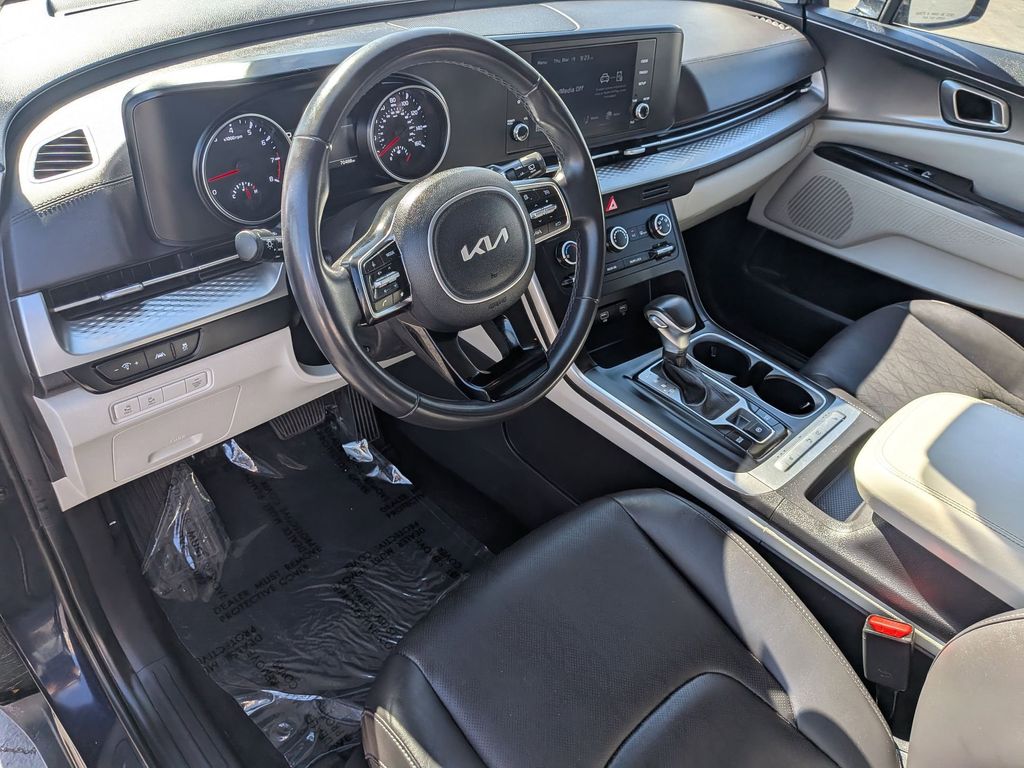 Thumbnail: 2024 Kia Carnival - 14