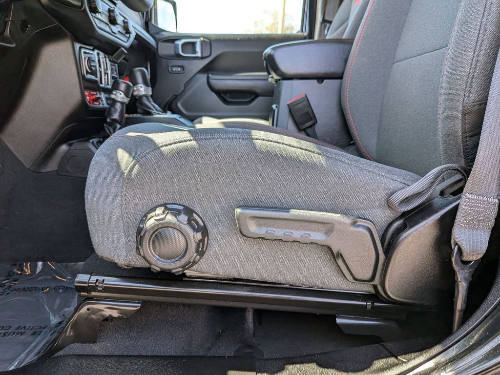 Thumbnail: 2025 Jeep Wrangler - 16