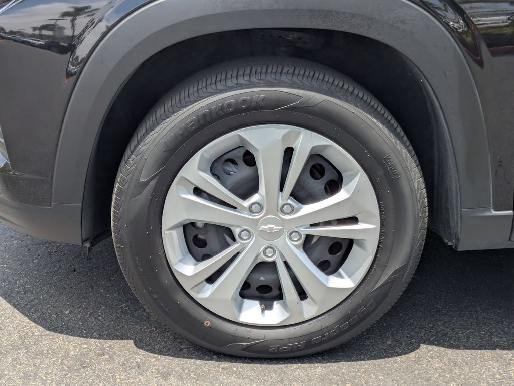 2025 Chevrolet Trax LS - Photo 13