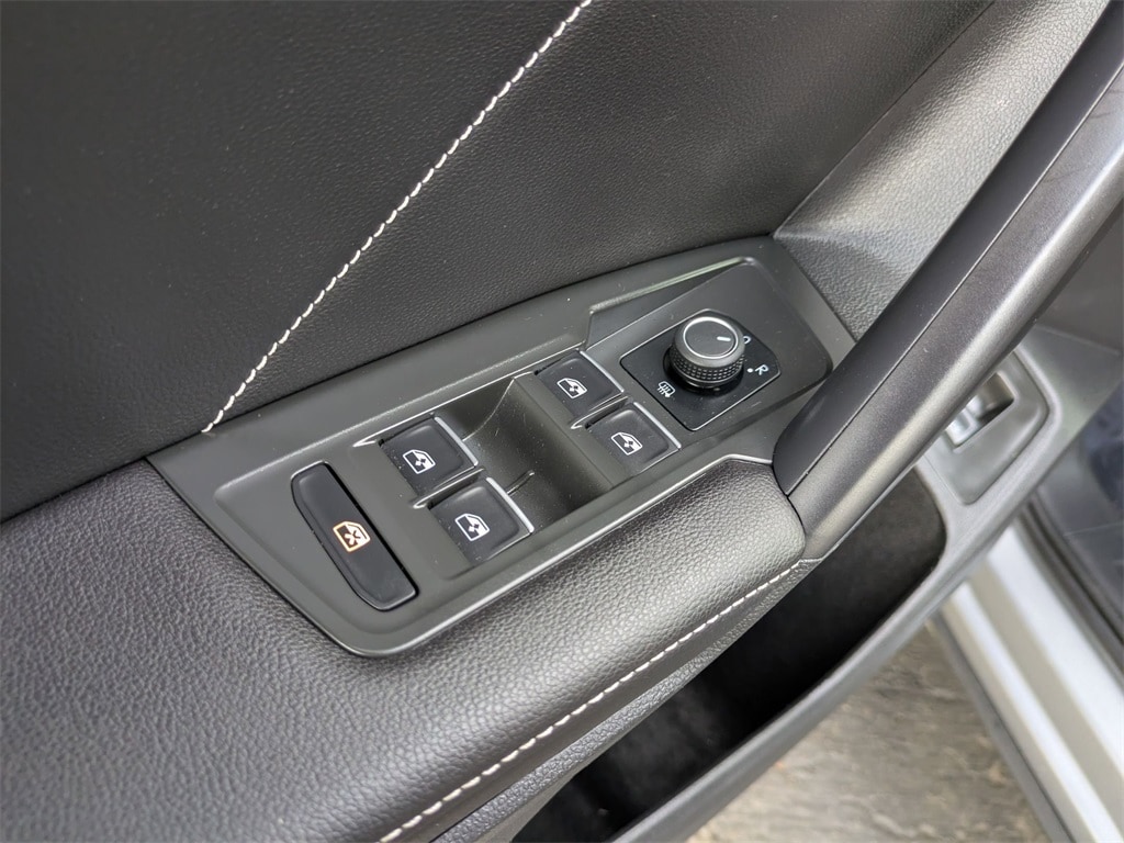 Thumbnail: 2024 Volkswagen Tiguan - 13