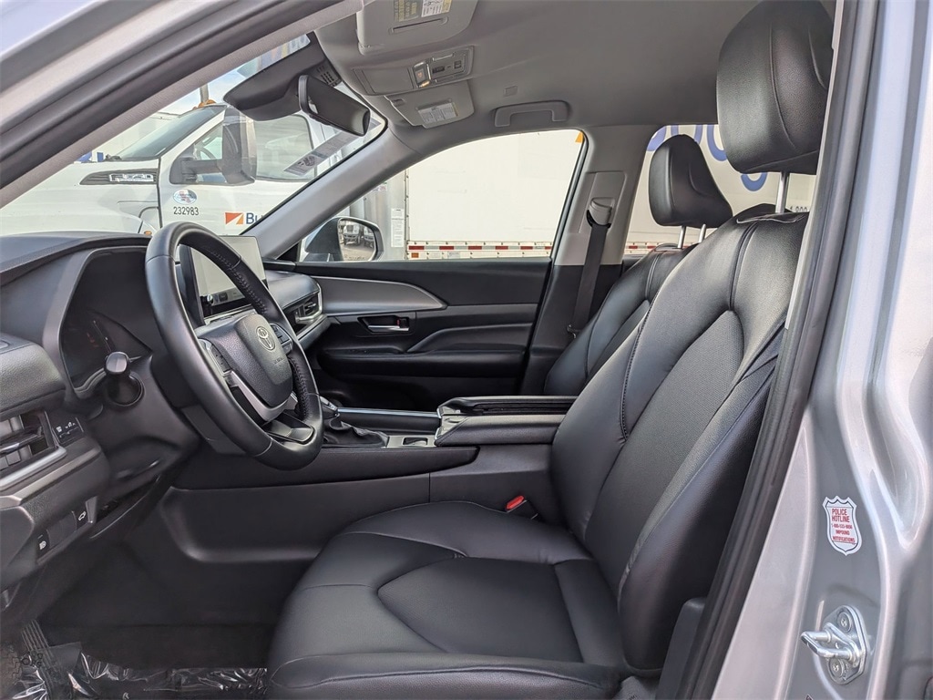 Thumbnail: 2025 Toyota Grand Highlander - 15