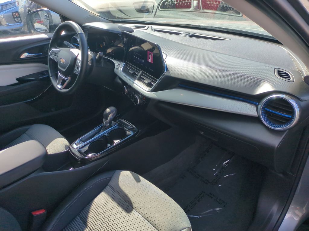 Thumbnail: 2025 Chevrolet Trax - 30