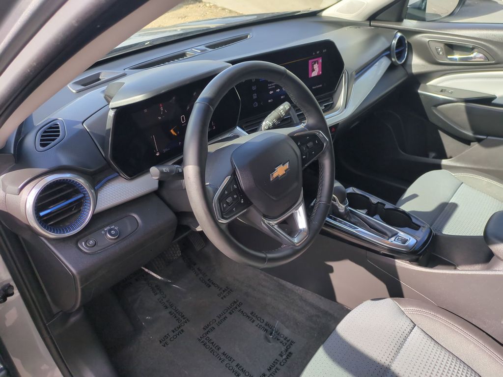 Thumbnail: 2025 Chevrolet Trax - 15