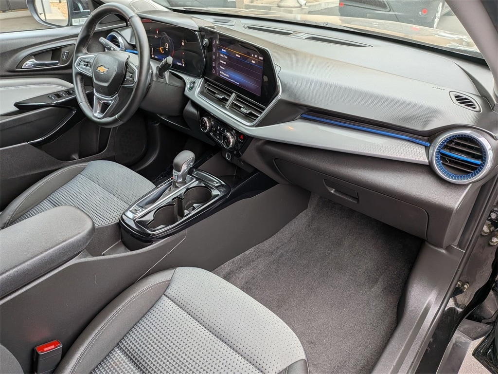 Thumbnail: 2025 Chevrolet Trax - 33