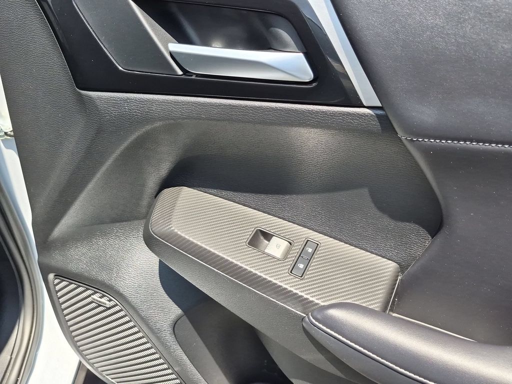 Thumbnail: 2025 Mitsubishi Outlander - 35
